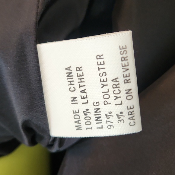 St John 100% Leather Blazer in a beautiful vibrant green. - Picture 12 of 12